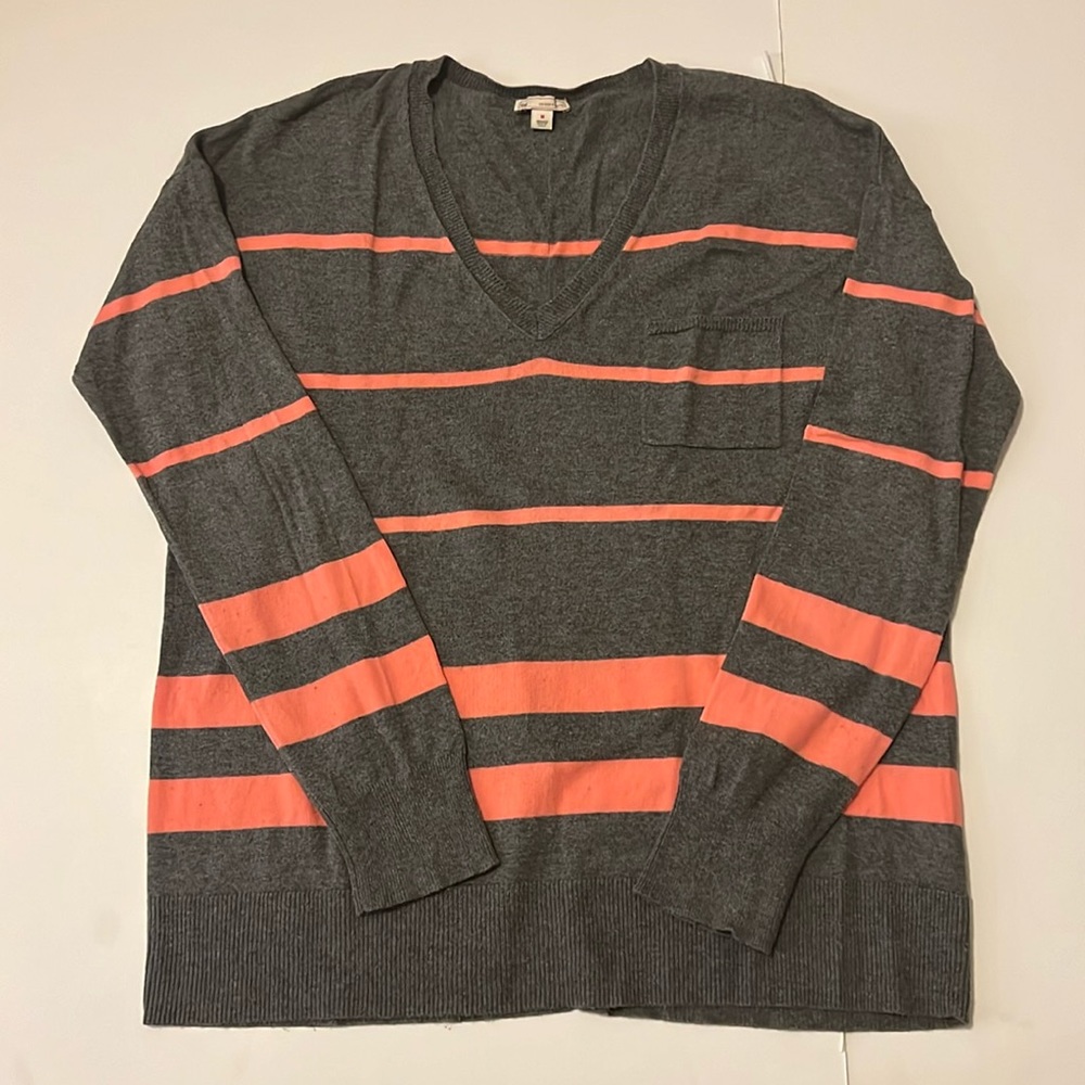 Gap v-neck grey and pink striped cotton sweater